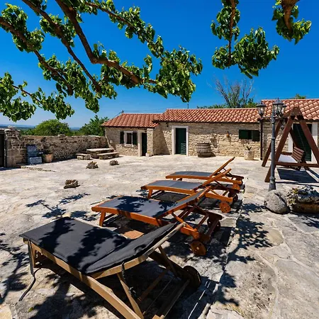 My Dalmatia - Hilltop Paradise With Private Pool, Sauna And Jacuzzi 別荘